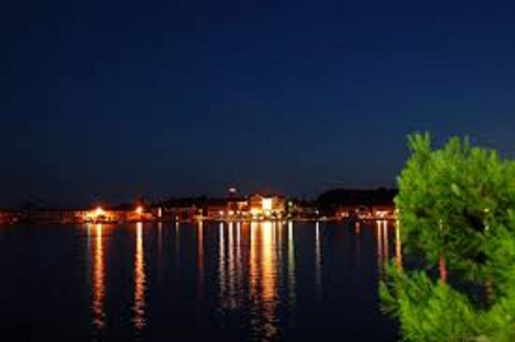 Apartments Villa Korina Бродариця Екстер'єр фото