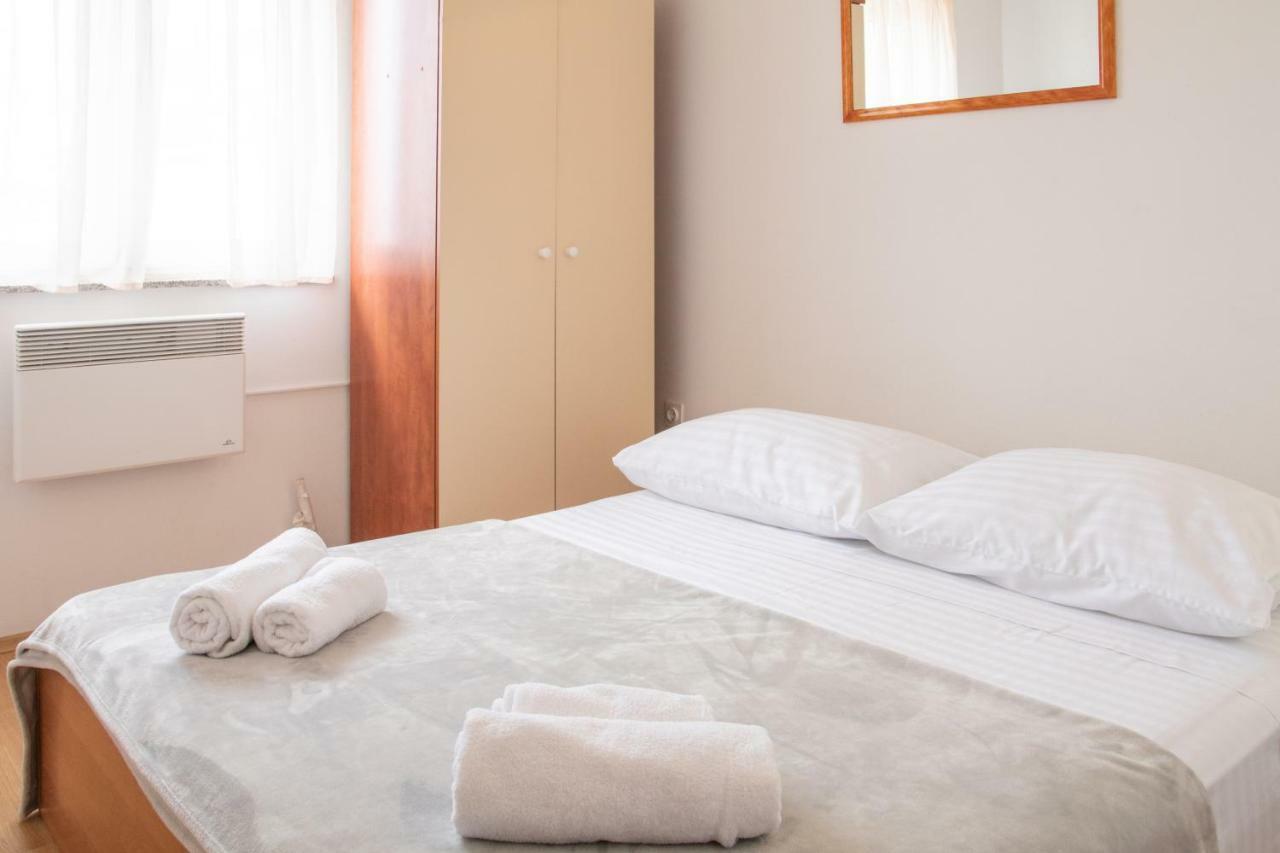 Apartments Villa Korina Бродариця Екстер'єр фото