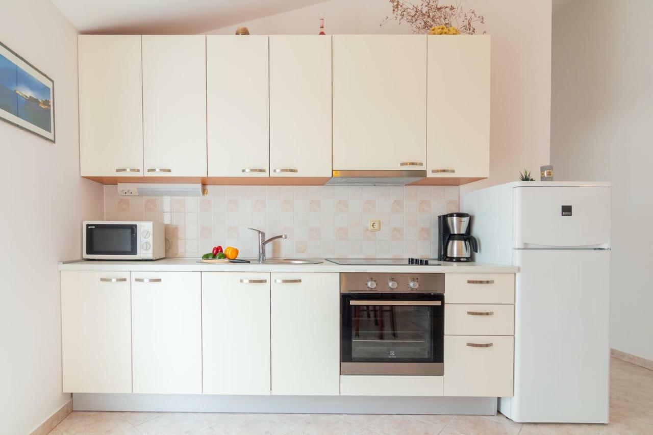 Apartments Villa Korina Бродариця Екстер'єр фото
