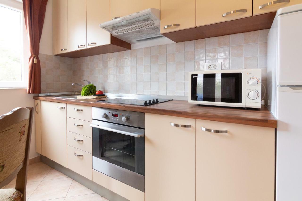 Apartments Villa Korina Бродариця Екстер'єр фото